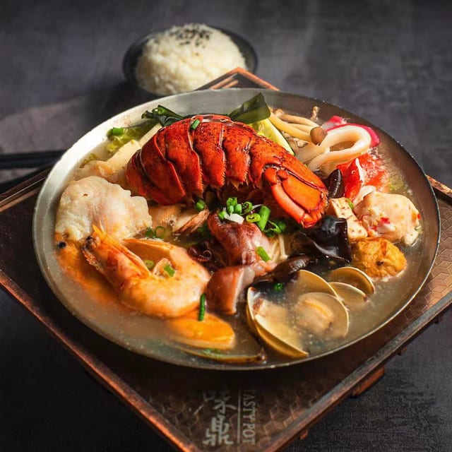 Seafood Lobster Hot Pot / 海鮮龍蝦鍋.