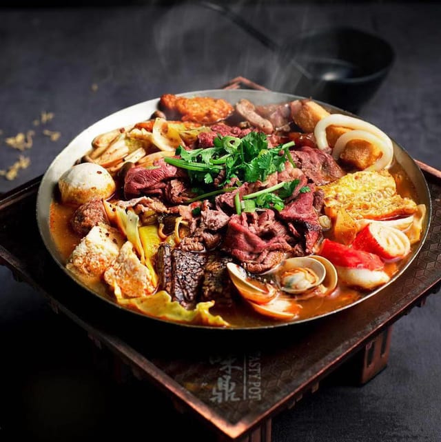 Taiwanese Supreme Spicy Hot Pot / 台式麻辣鍋.