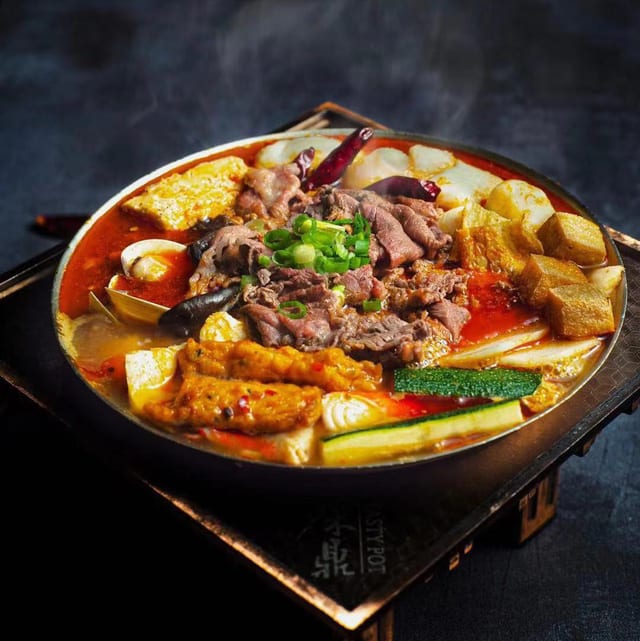 Sichuan Flavor Hot Pot / 四川麻辣鍋,.