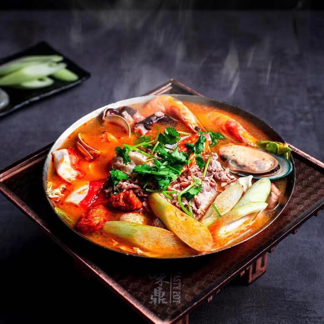 Thai Flavor Hot Soup / 泰式酸辣鍋.