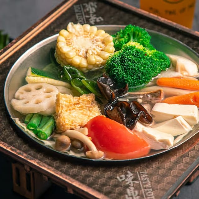 Healthy Veggie Hot Soup / 蔬菜豆腐鍋.