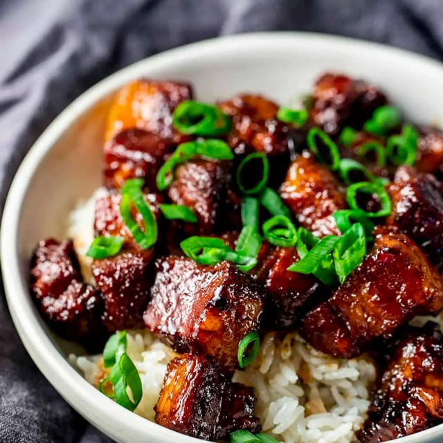 Taiwanese Braised Pork Belly (Lu Rou Fan).