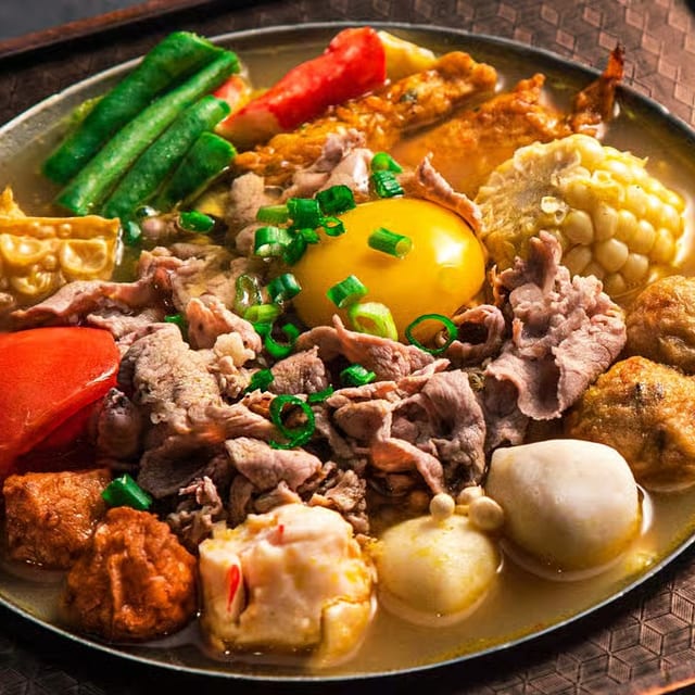 Curry Flavor Hot Soup / 咖哩魚丸鍋.